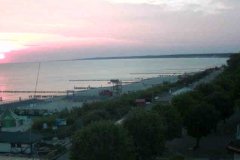 Wschodzące słońce nad morzem