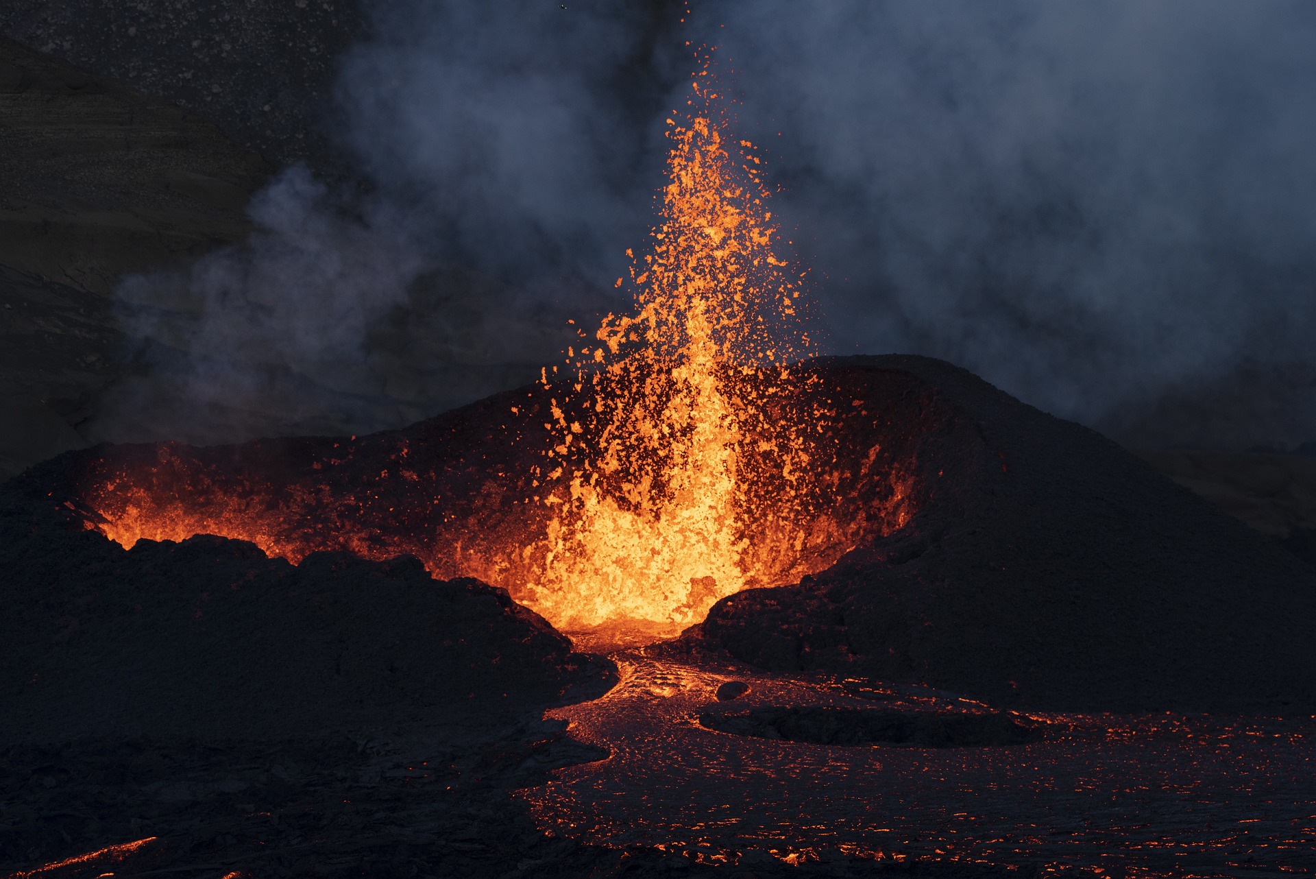 Erupcja wulkanu na Islandii na żywo