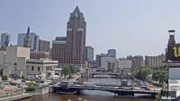 Milwaukee - Fiserve Forum, Milwaukee River
