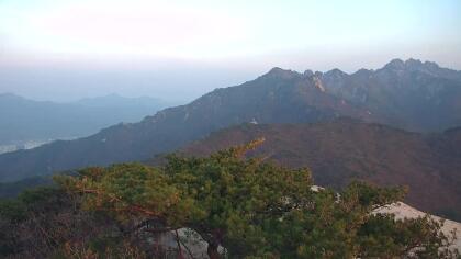 Bukhansan Sapaesan Webcam: WorldCam preview for the Sapaesan webcam in Bukhansan National Park; open the provider page for the current camera view.